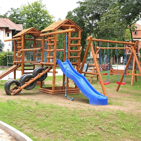 Tilia Nocleg ze śniadaniem 3*